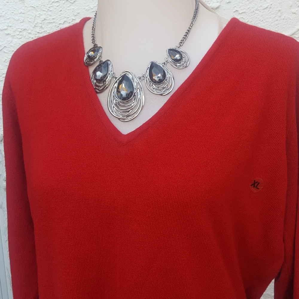 NWT New York and Company RED vneck